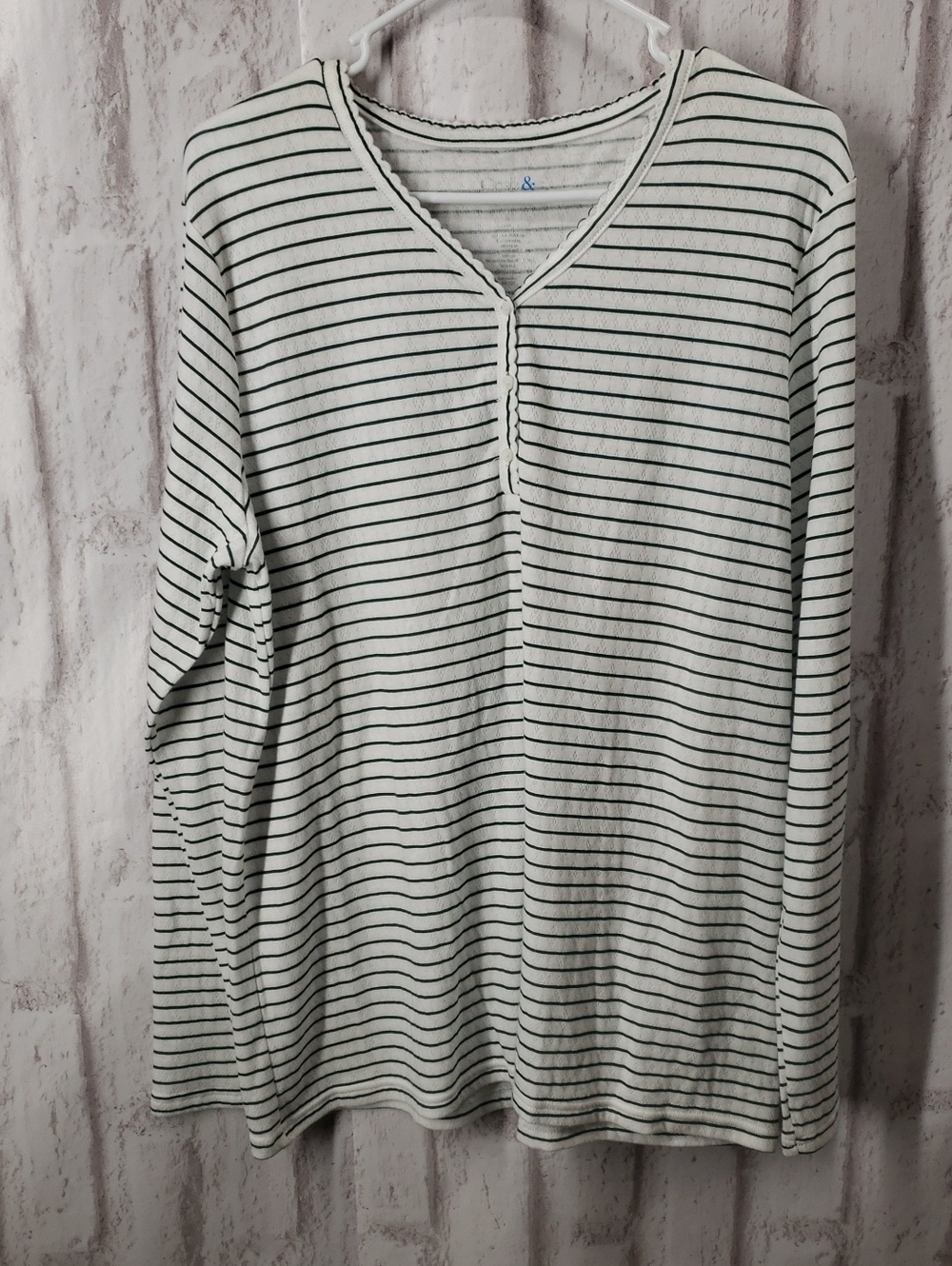 Croft & Barrow V-Neck Long Sleeve Sleep Shirt White with Dark Green Stripes